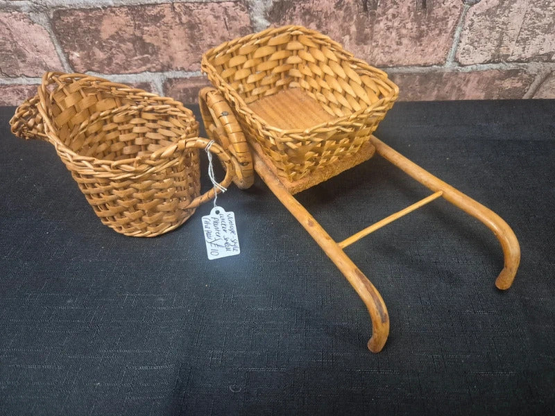 Vintage style wicker small planters