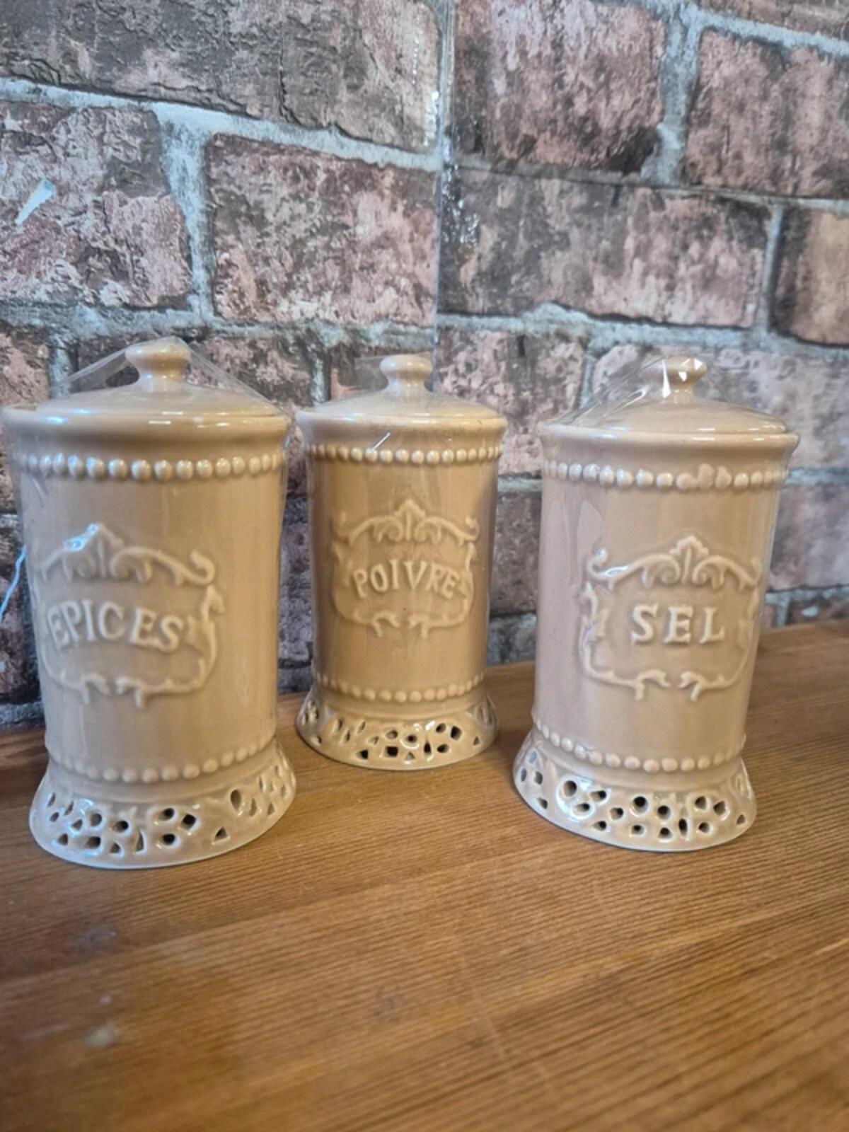 La Mason D'emelie salt, pepper and spices pot