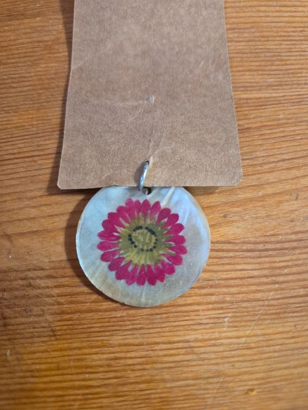 Shell flower pendant