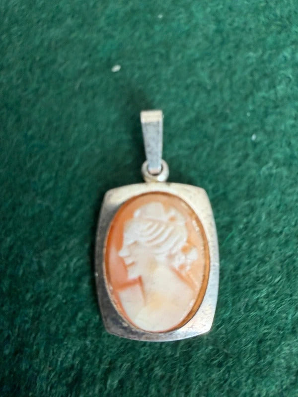 Sterling Silver Vintage Cameo Pendant