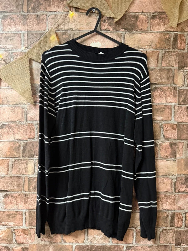 Peacocks Black and White Light Knit Top - Size 12