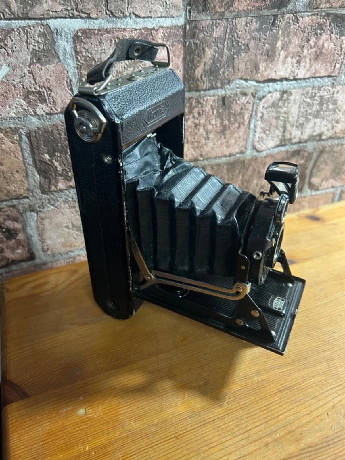 Zeiss Ikon Cocaretic Folding Camera