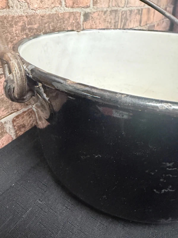 Enamel Vintage Black/Cream Cooking Pot