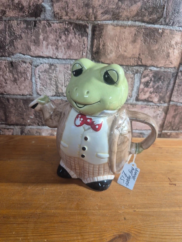 Vintage frog teapot