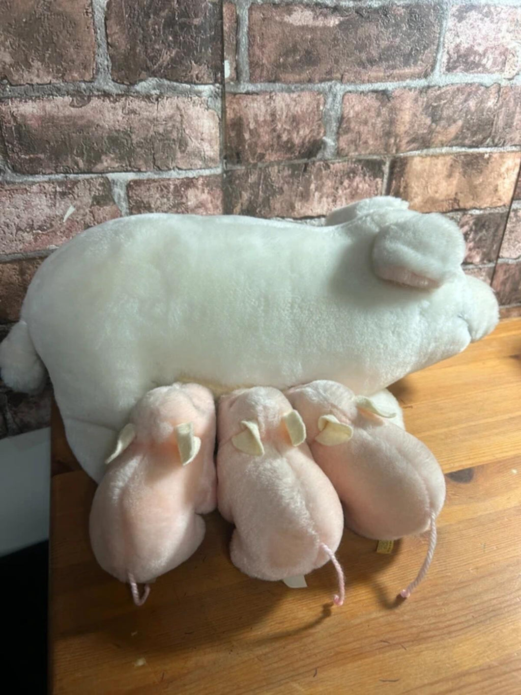 R.Dakin and Co 1980's Mumma Pig and Babies