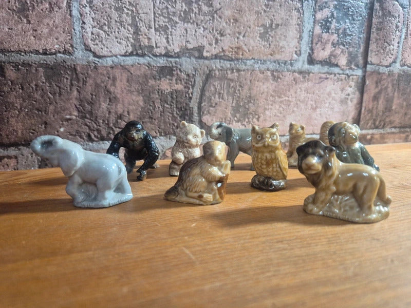Wade figures x9