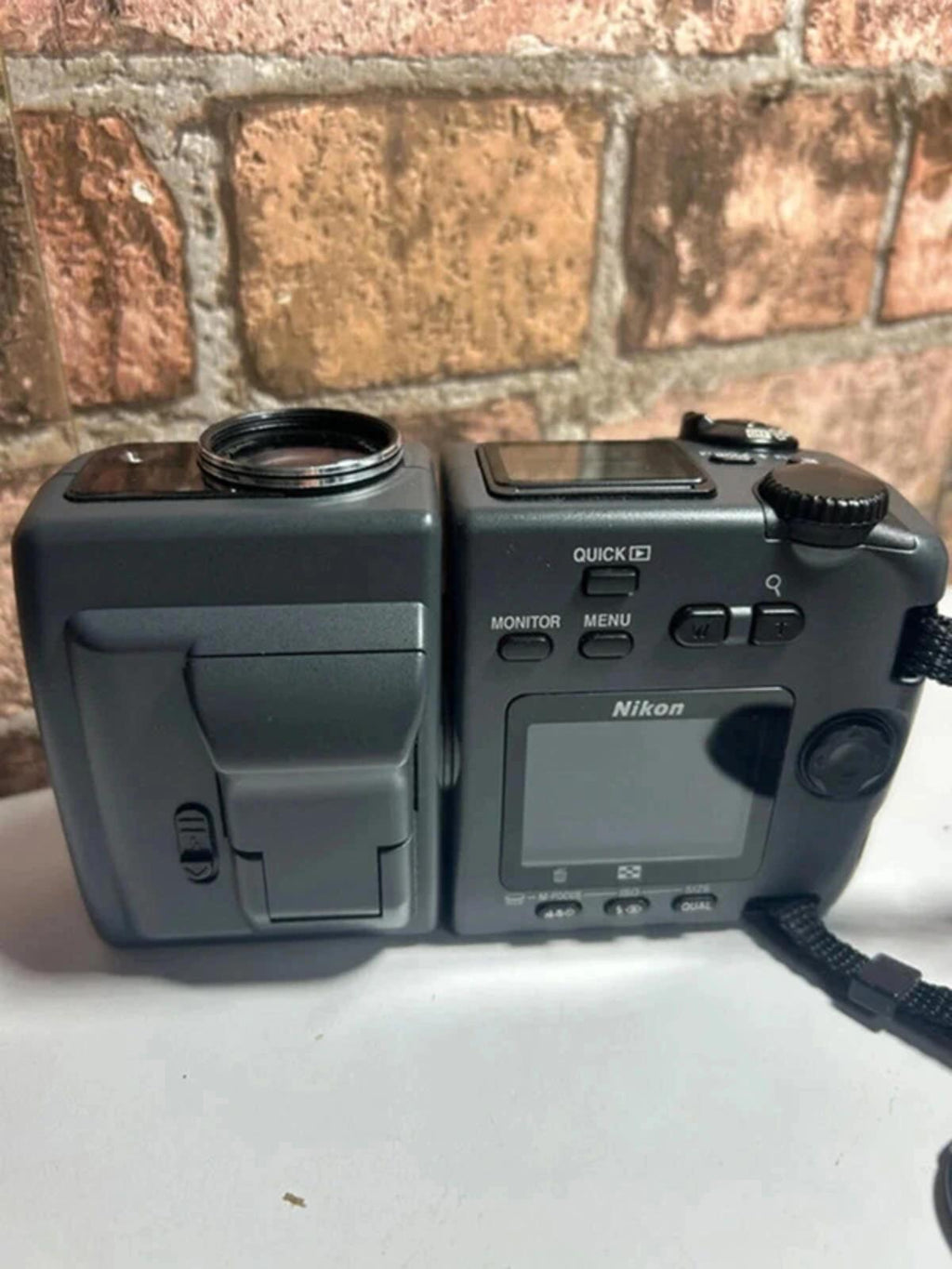 Nikon Coolpix 995 Camera