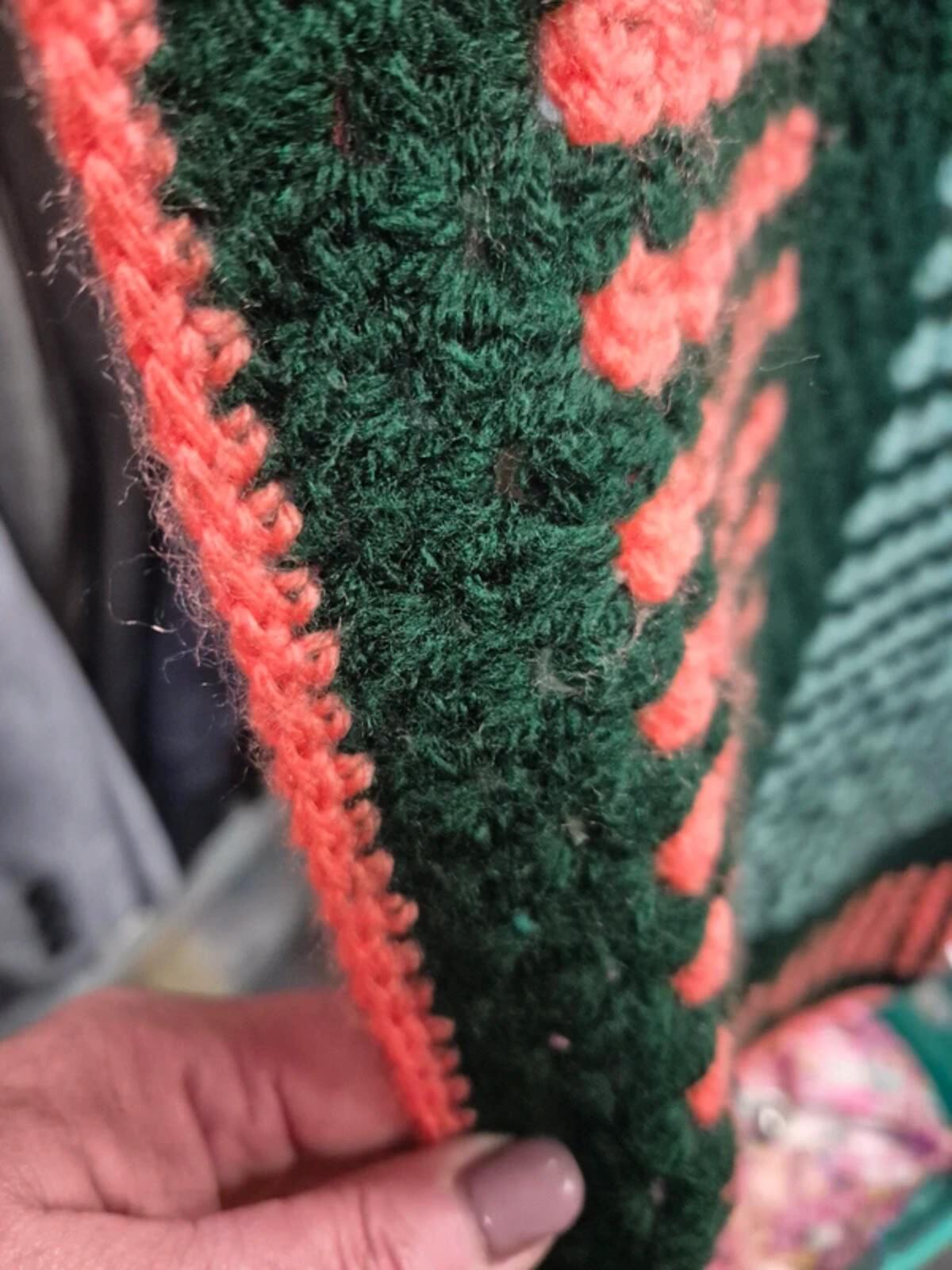 Crochet blanket red/green