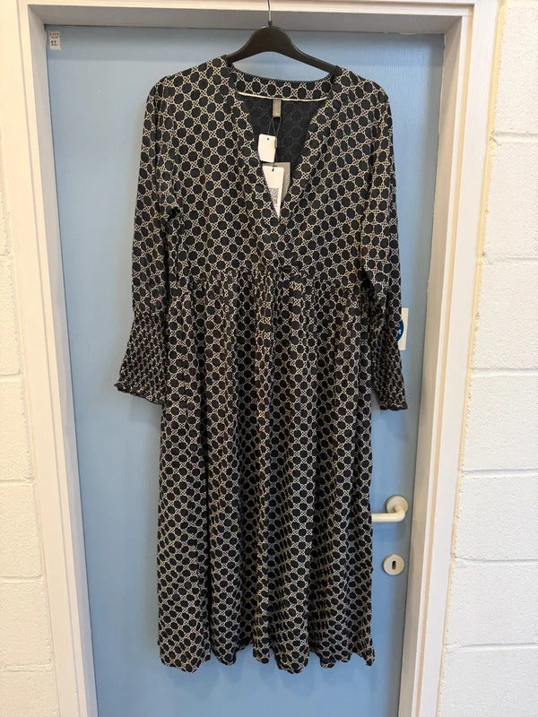 Culture CuChaina Long Navy/Cream Dress - Size XL