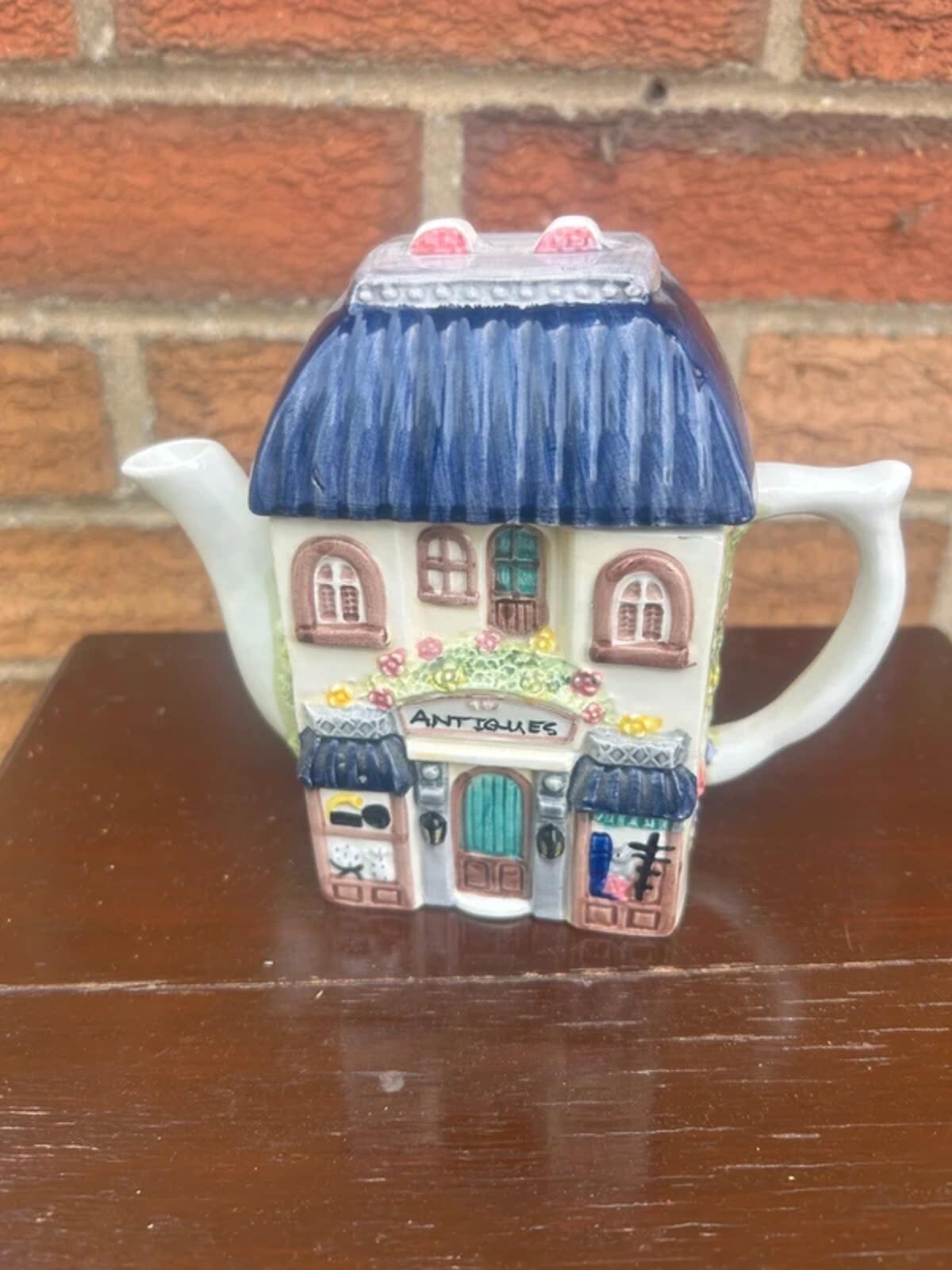 Leonardo Antique Shop Decorative Teapot