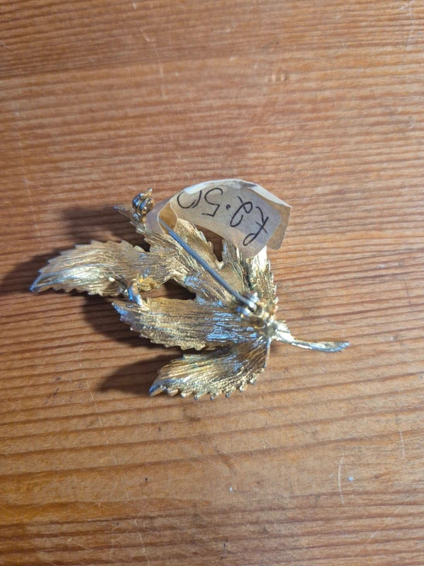 Gold tone leaf brooch