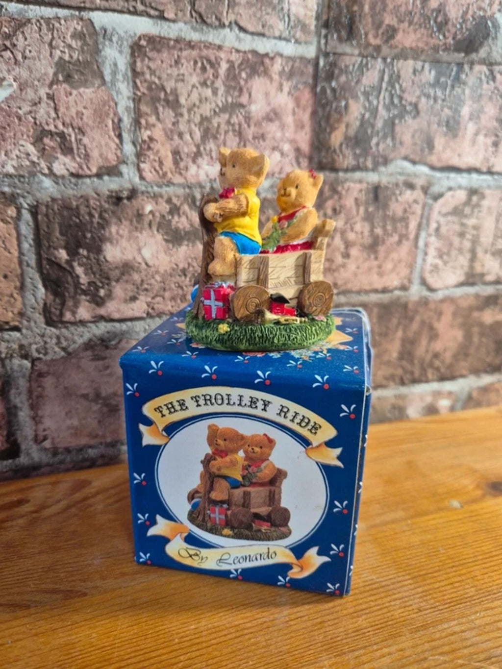 Leonardo 'trolley ride' bear Ornament