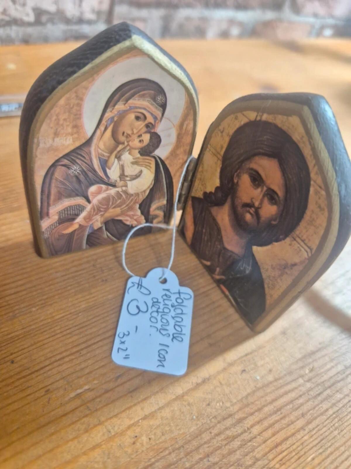 Foldable religious icon decor