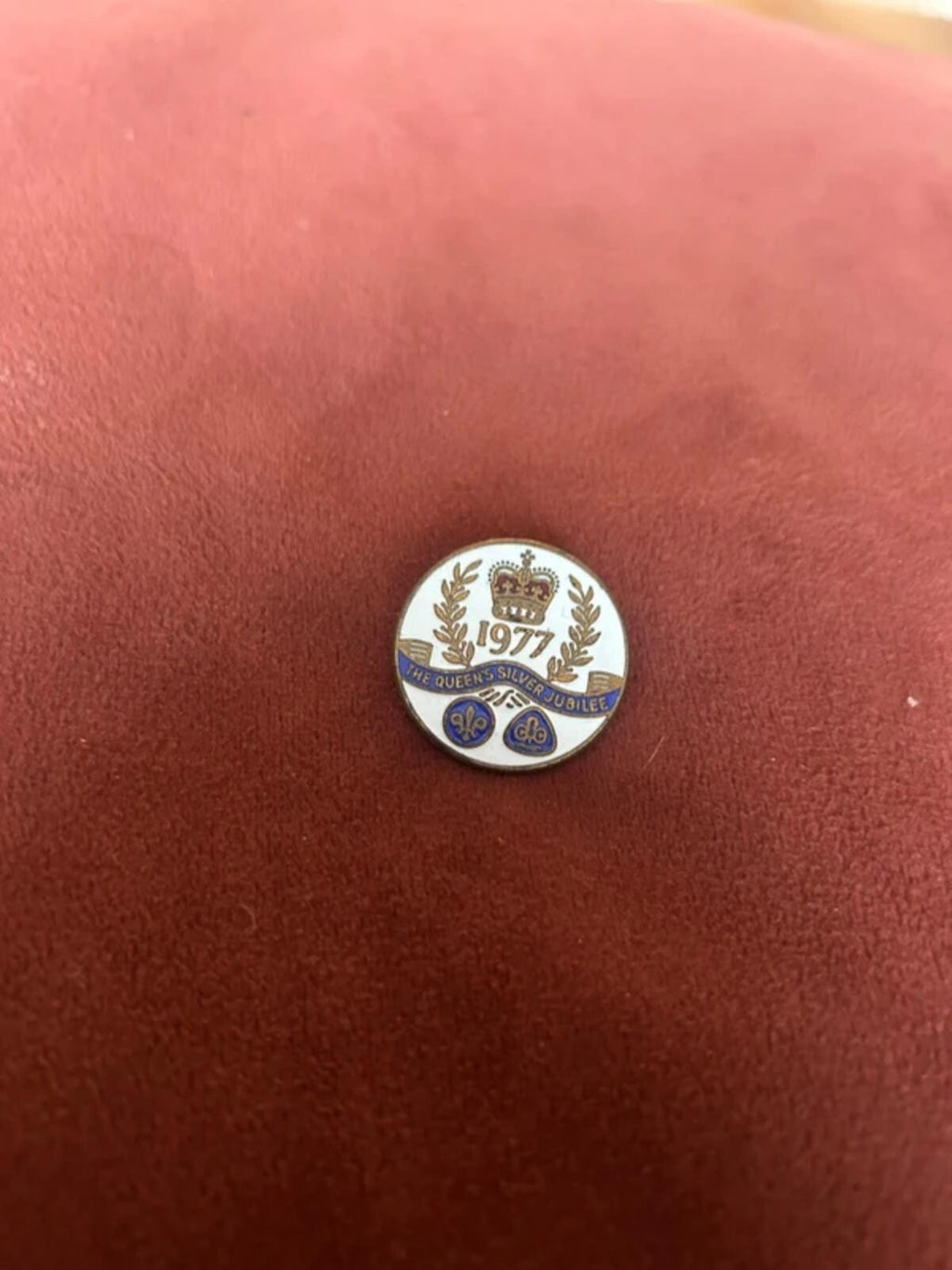 Queens Silver Jubilee Vintage Pin Brooch