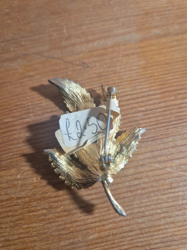 Gold tone leaf brooch