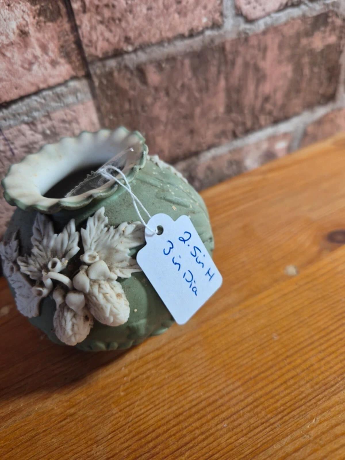 Vintage decorative pot/vase
