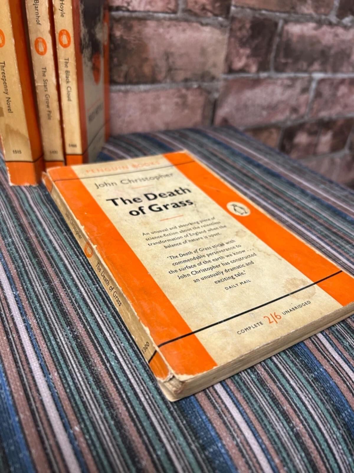 Vintage Penguin Books x 7