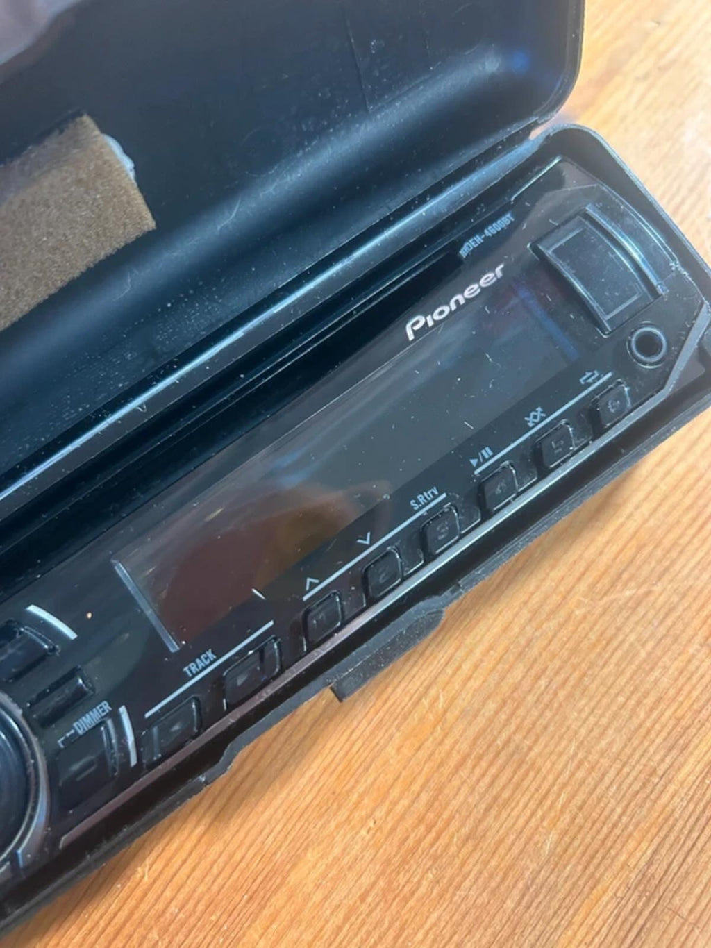 Pioneer DEH 4600BT Radio