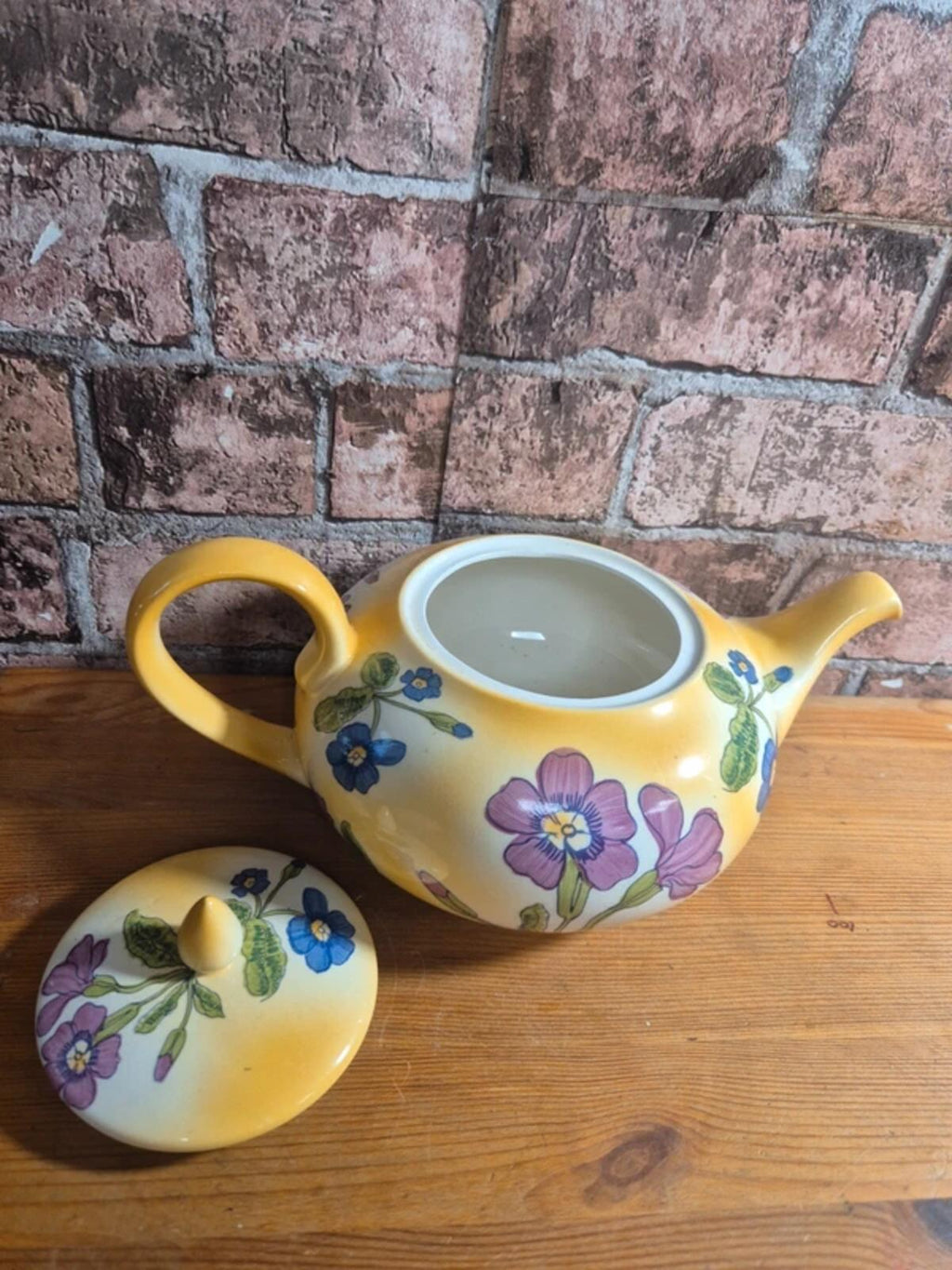 Poole Pottery 'Primula' teapot