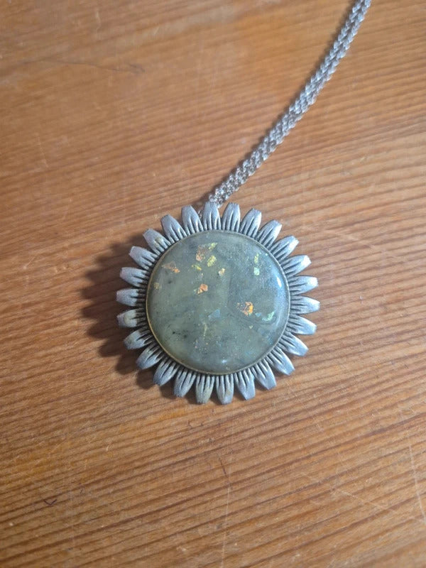 Vintage brooch/pendant chain