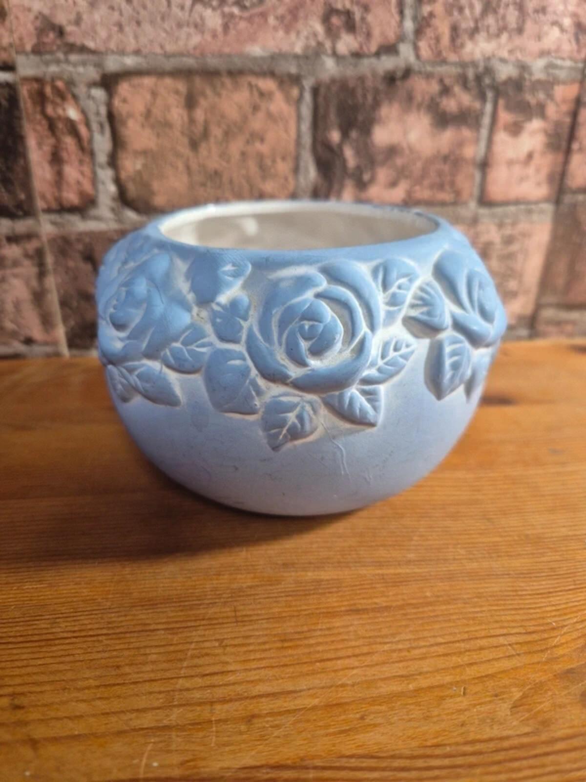 Rose bowl blue pot