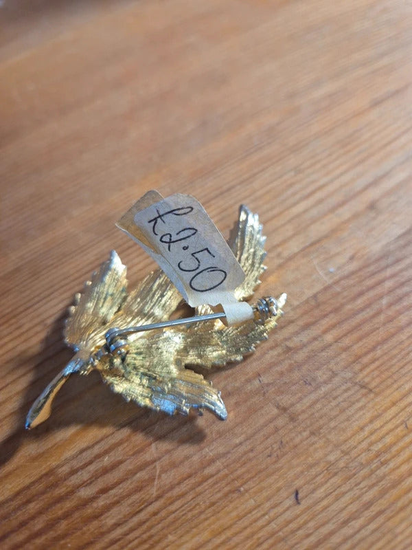 Gold tone leaf brooch