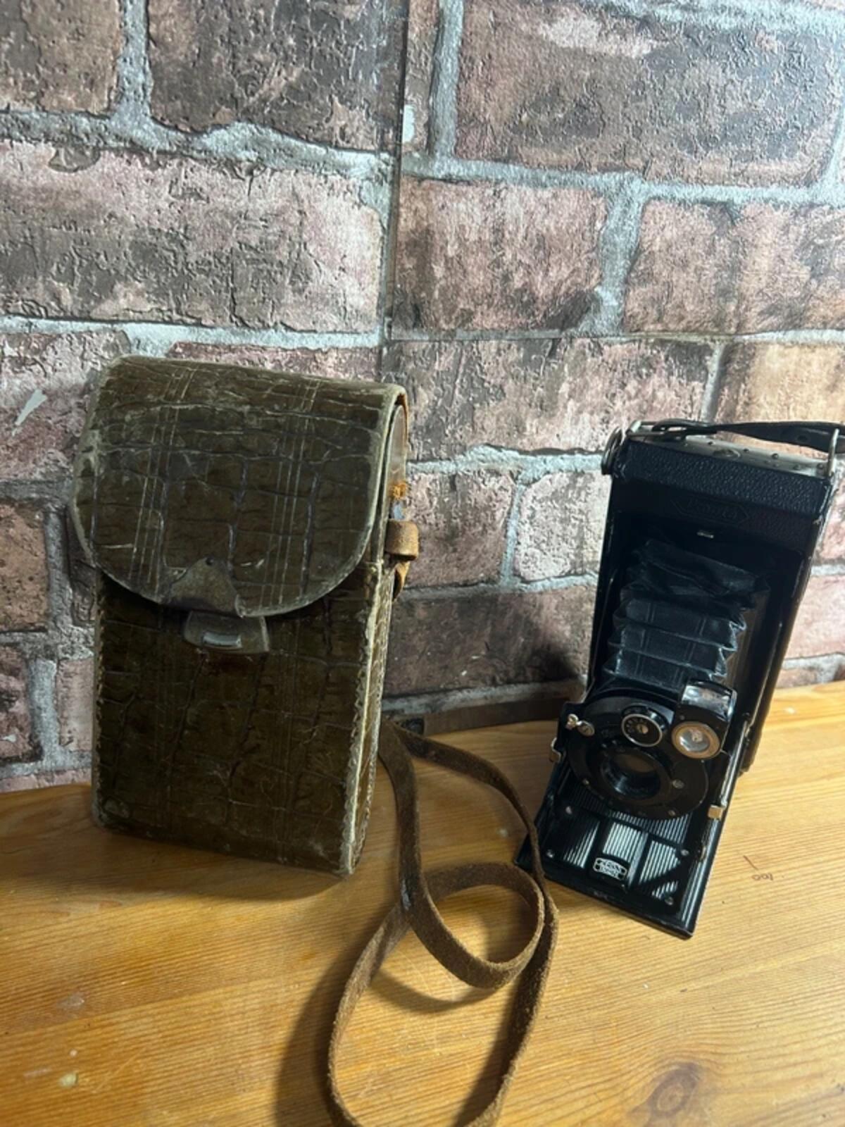 Zeiss Ikon Cocaretic Folding Camera