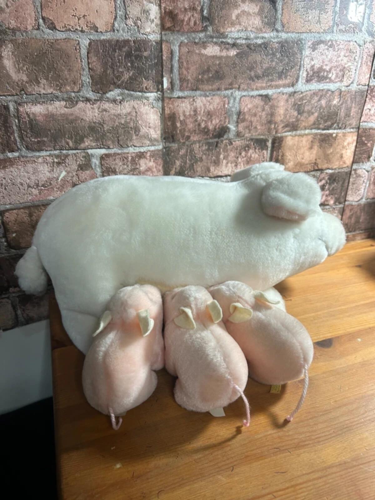 R.Dakin and Co 1980's Mumma Pig and Babies