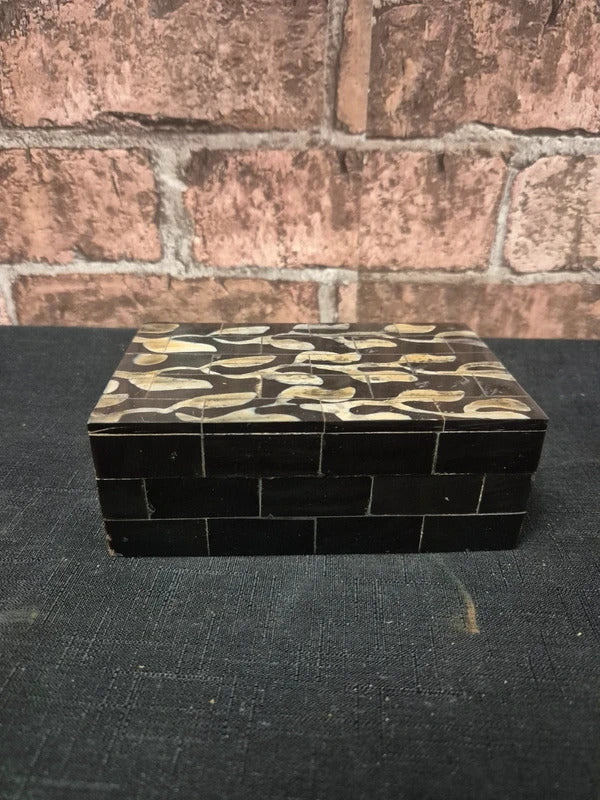 Resin box