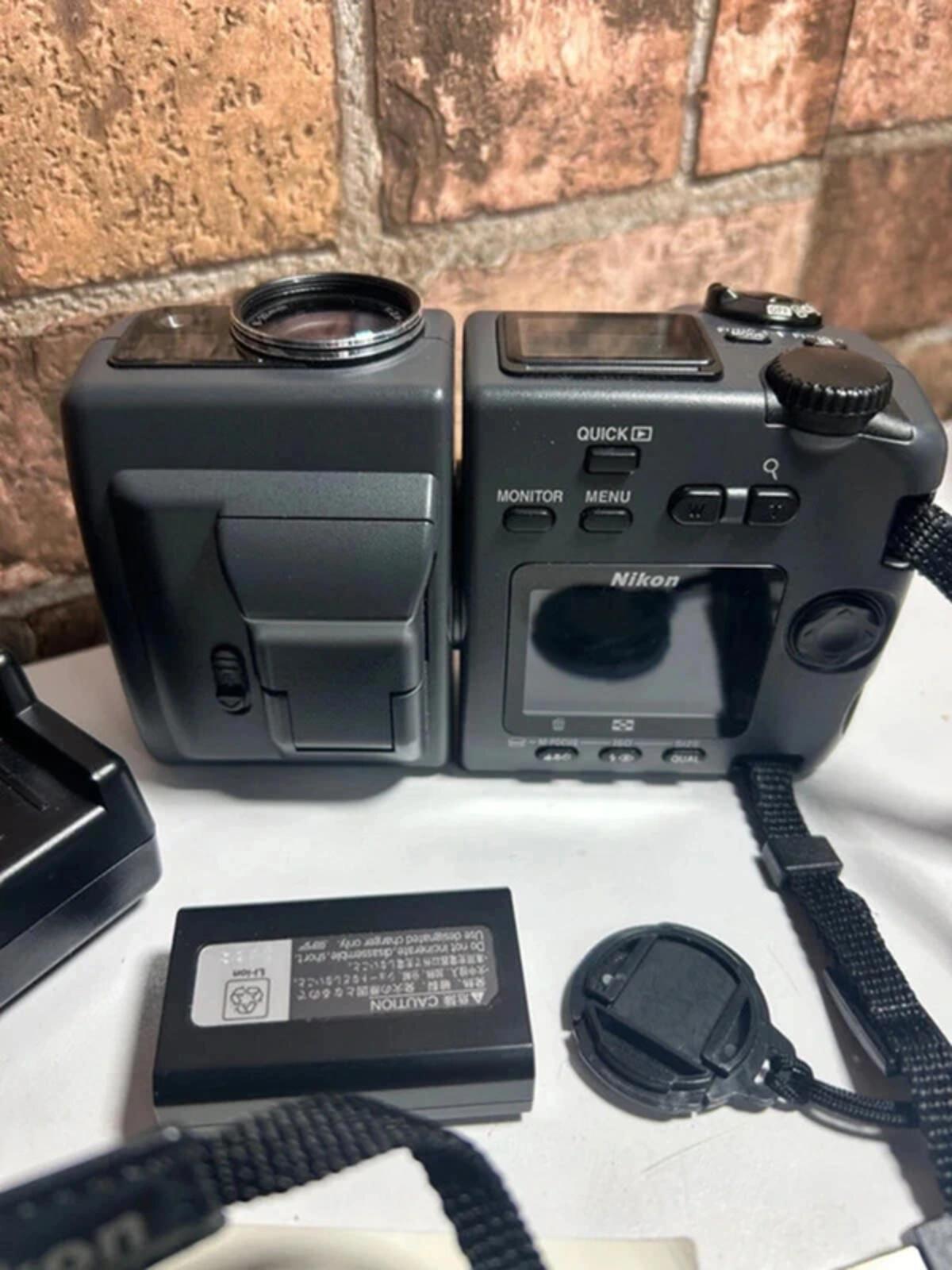 Nikon Coolpix 995 Camera