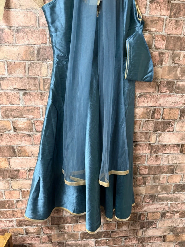 Variety Silk House Two Piece Set - Size 8