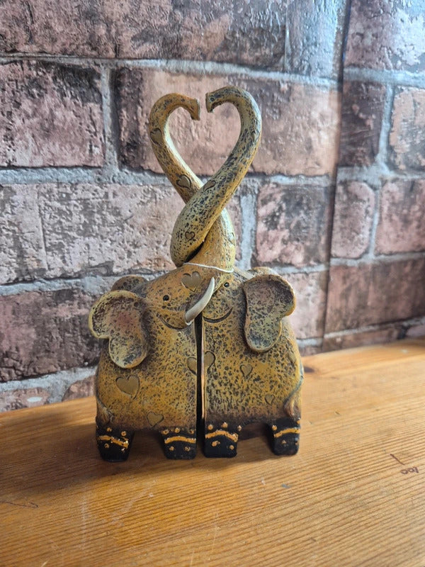 Intertwined elephant figure