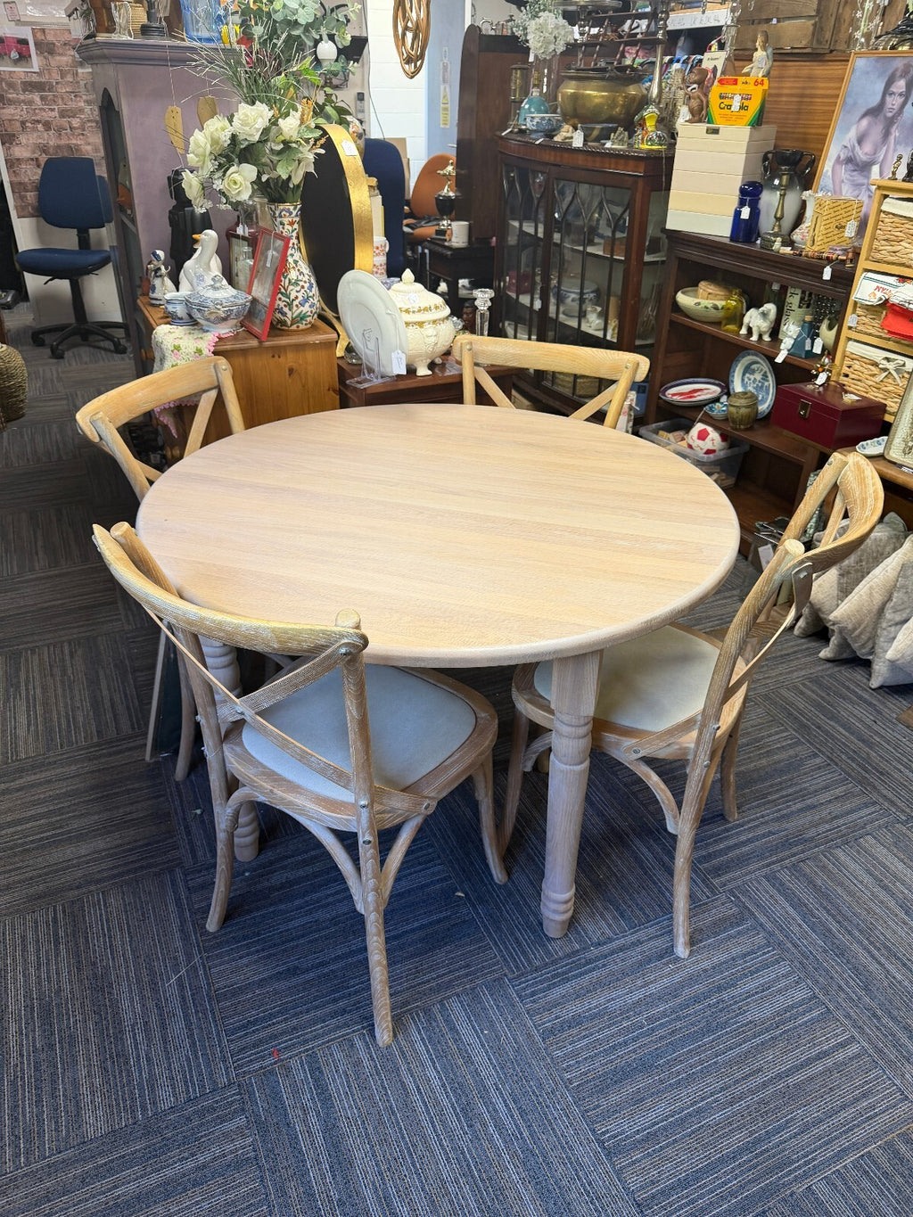 Neptune Sheldrake 4-6 Seater Extendable Oak Dining Table and Four Chairs