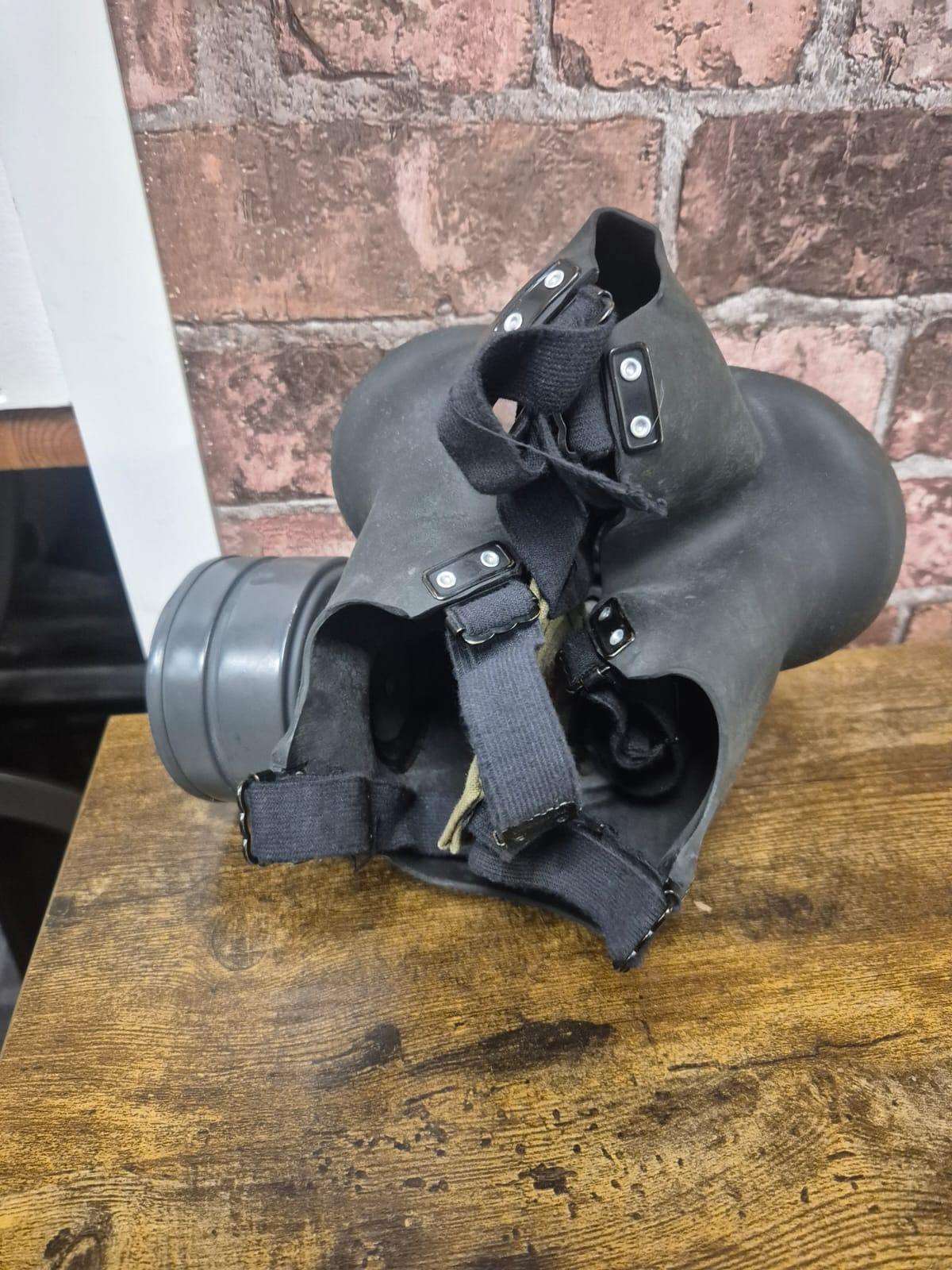 WW2 Lightweight Respirator (Gas Mask) with Storage Bag