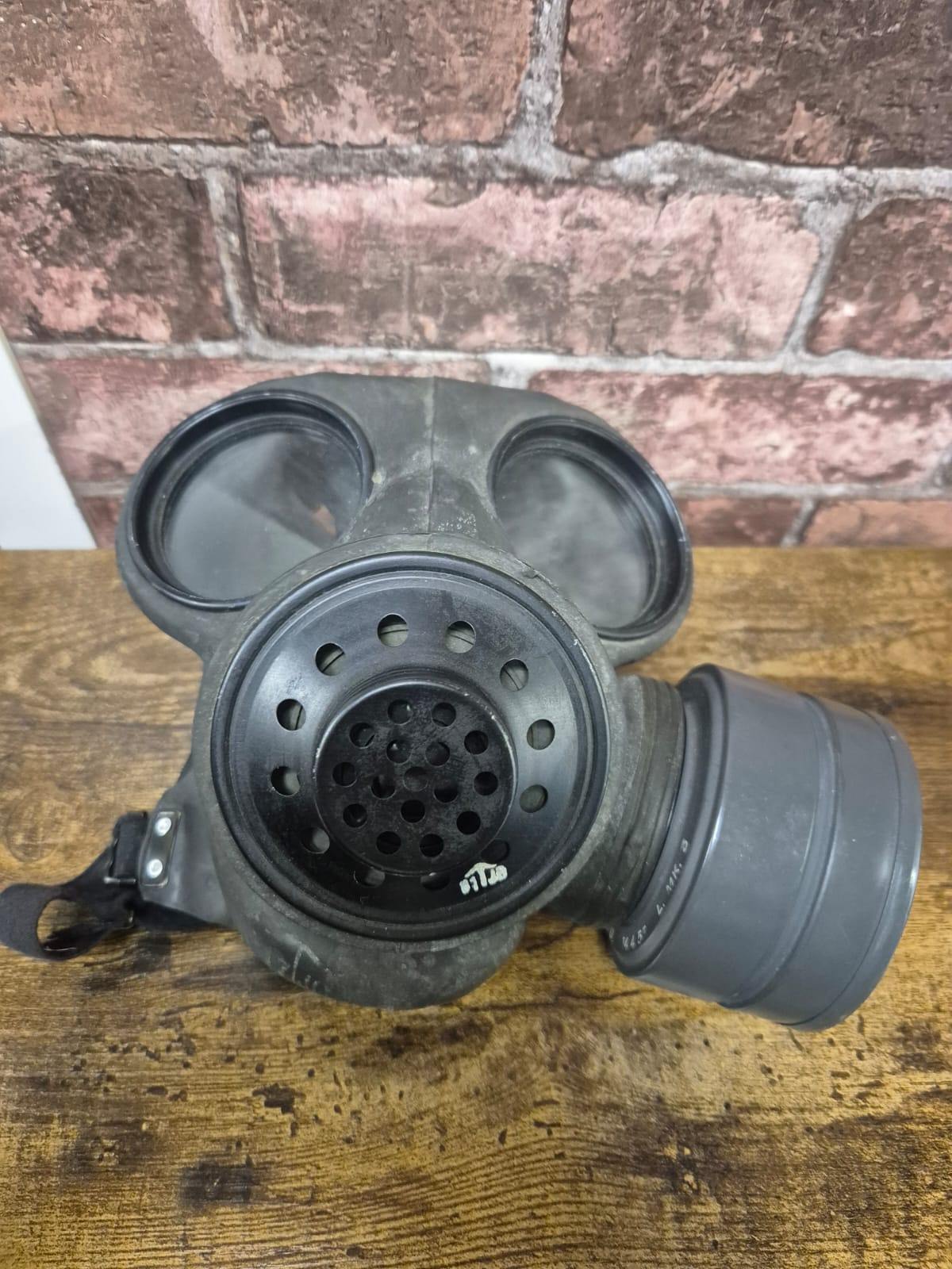 WW2 Lightweight Respirator (Gas Mask) with Storage Bag