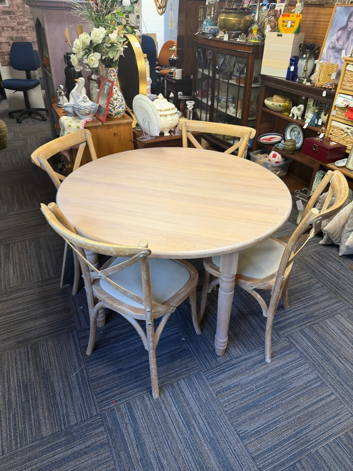 Neptune Sheldrake 4-6 Seater Extendable Oak Dining Table and Four Chairs