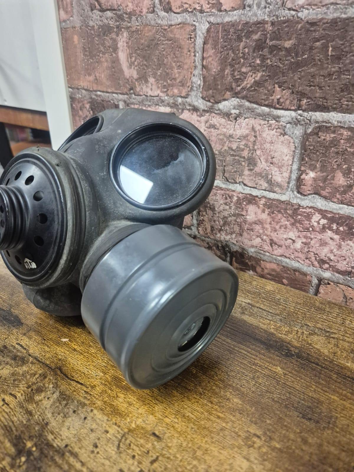 WW2 Lightweight Respirator (Gas Mask) with Storage Bag