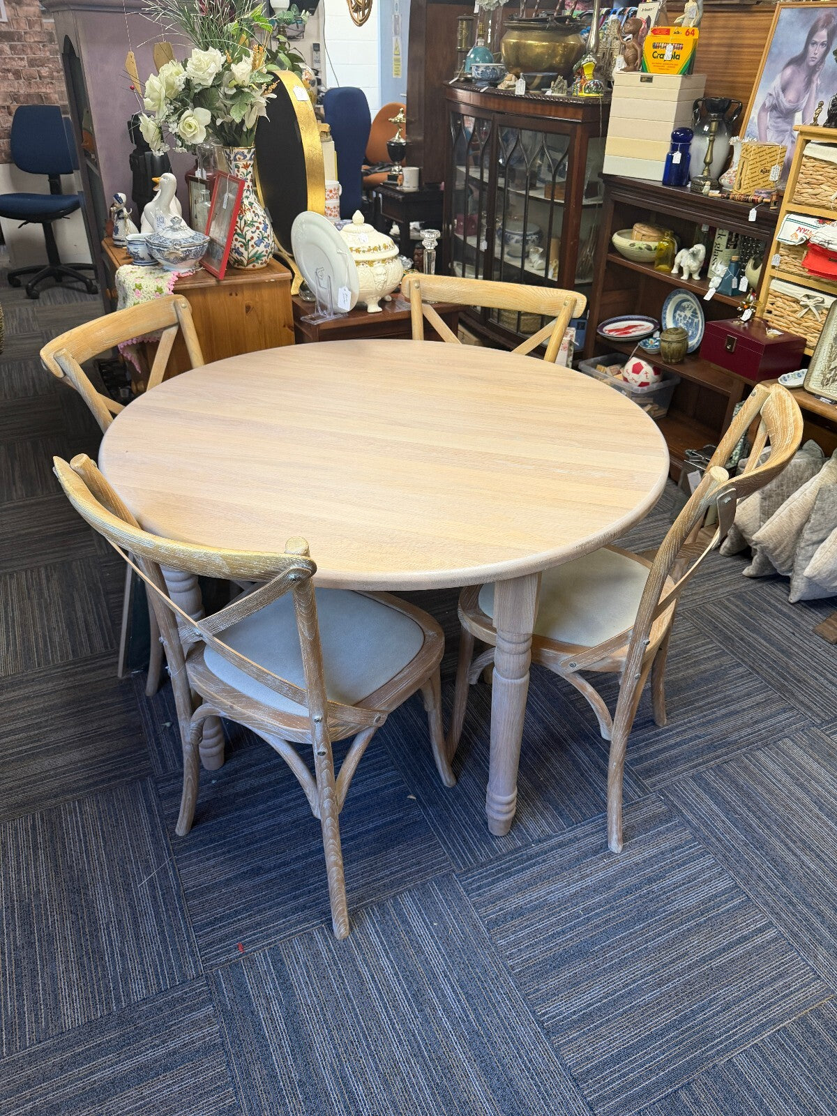 Neptune Sheldrake 4-6 Seater Extendable Oak Dining Table and Four Chairs
