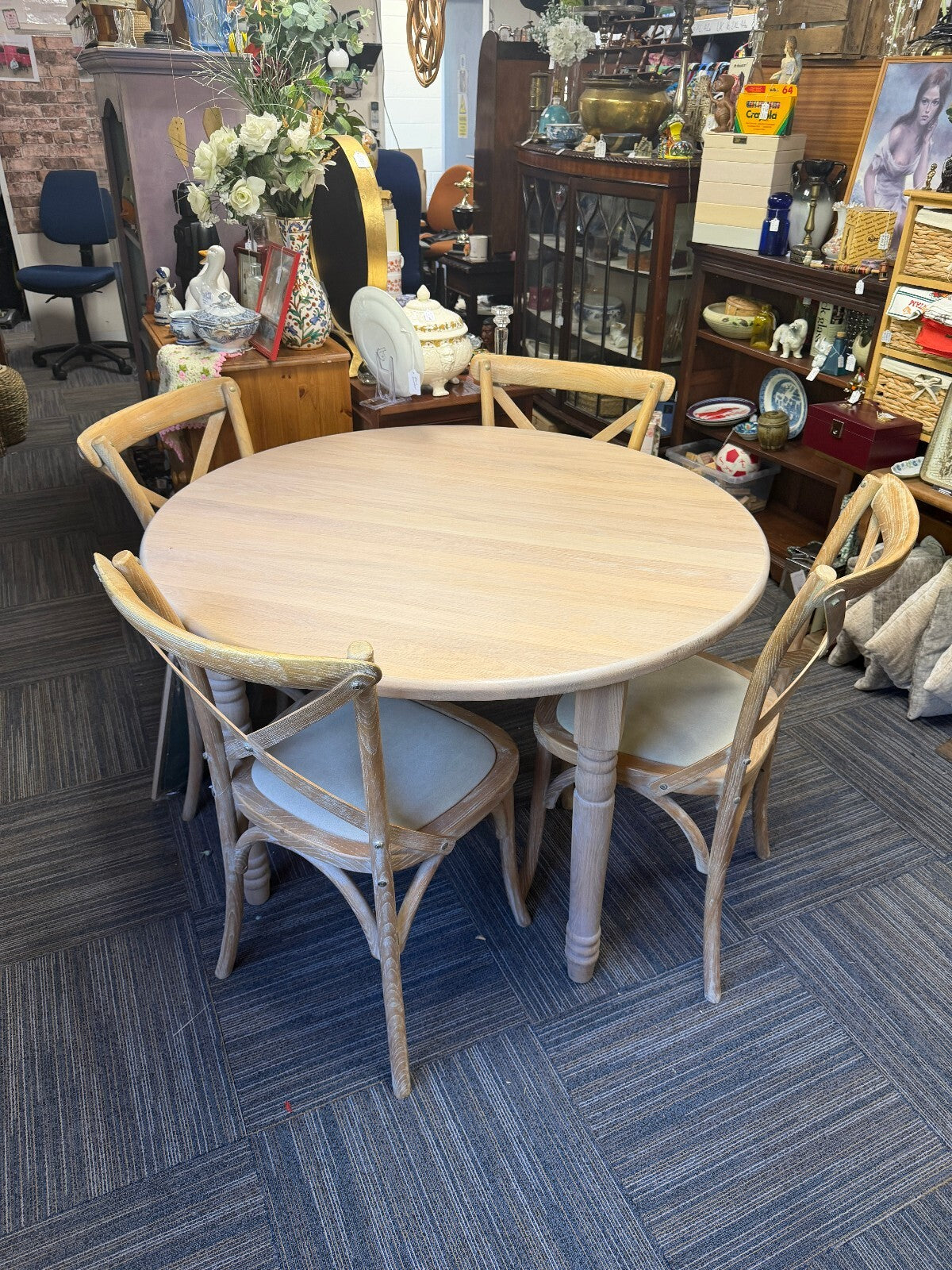 Neptune Sheldrake 4-6 Seater Extendable Oak Dining Table and Four Chairs