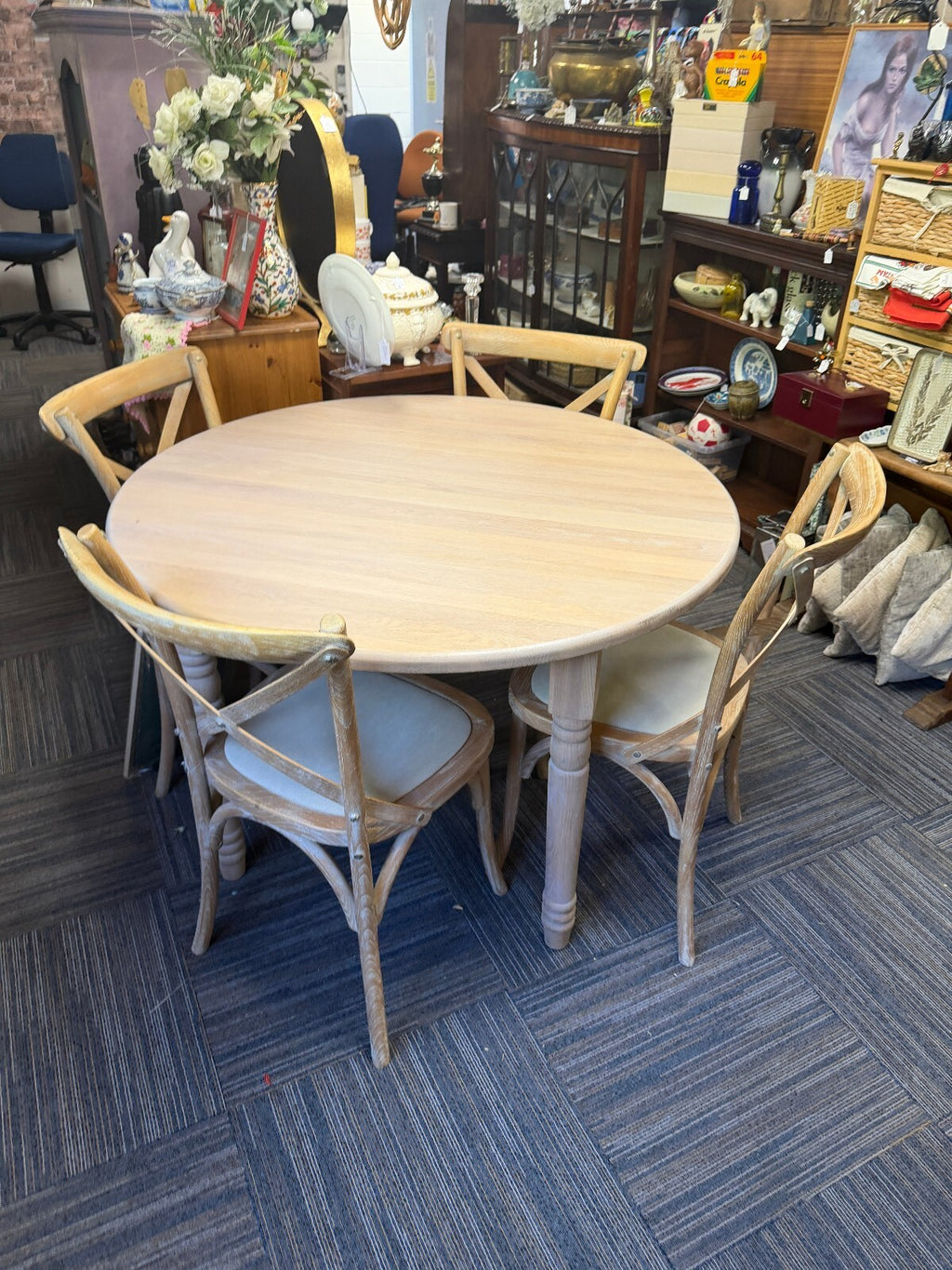 Neptune Sheldrake 4-6 Seater Extendable Oak Dining Table and Four Chairs