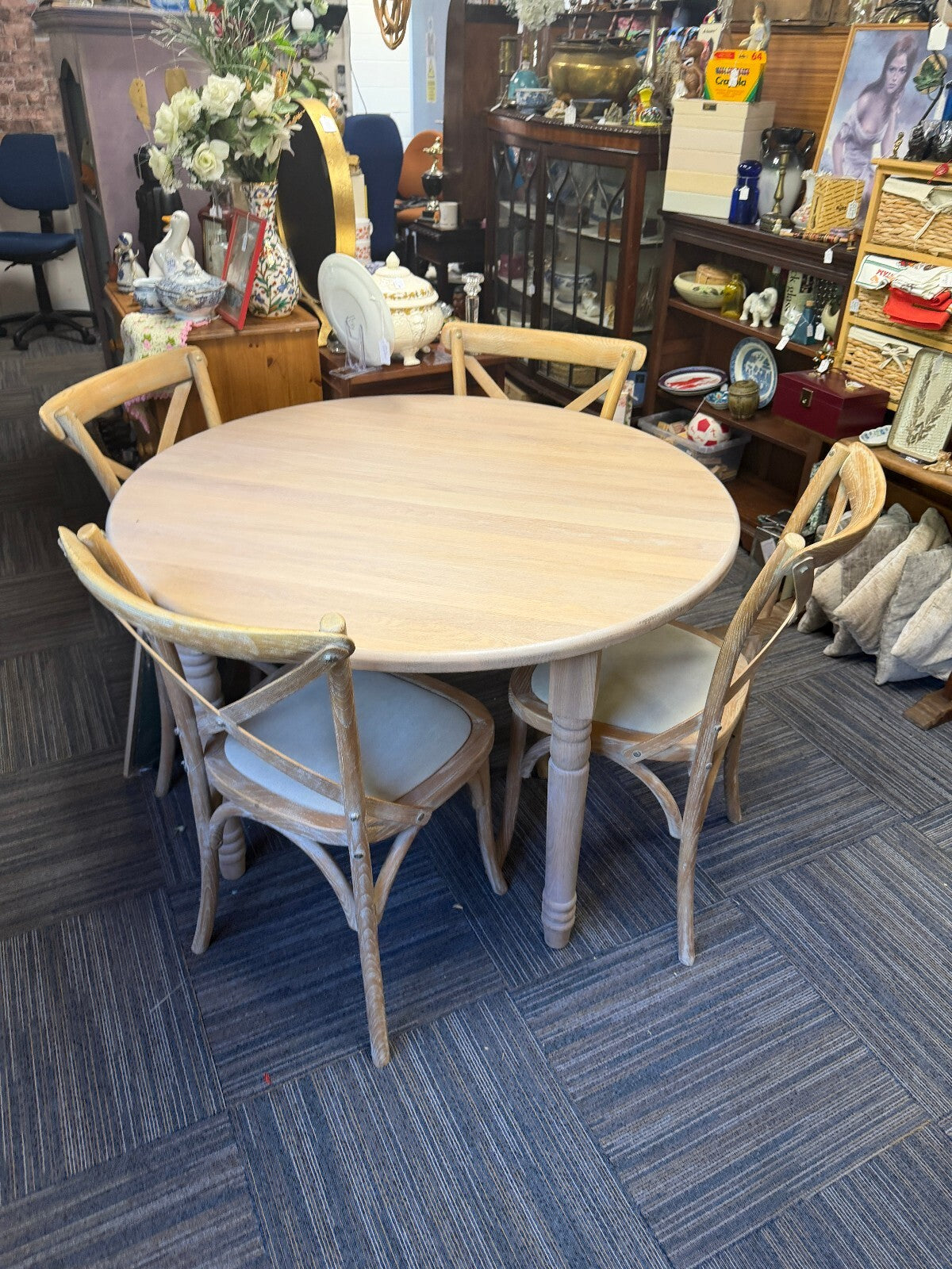 Neptune Sheldrake 4-6 Seater Extendable Oak Dining Table and Four Chairs