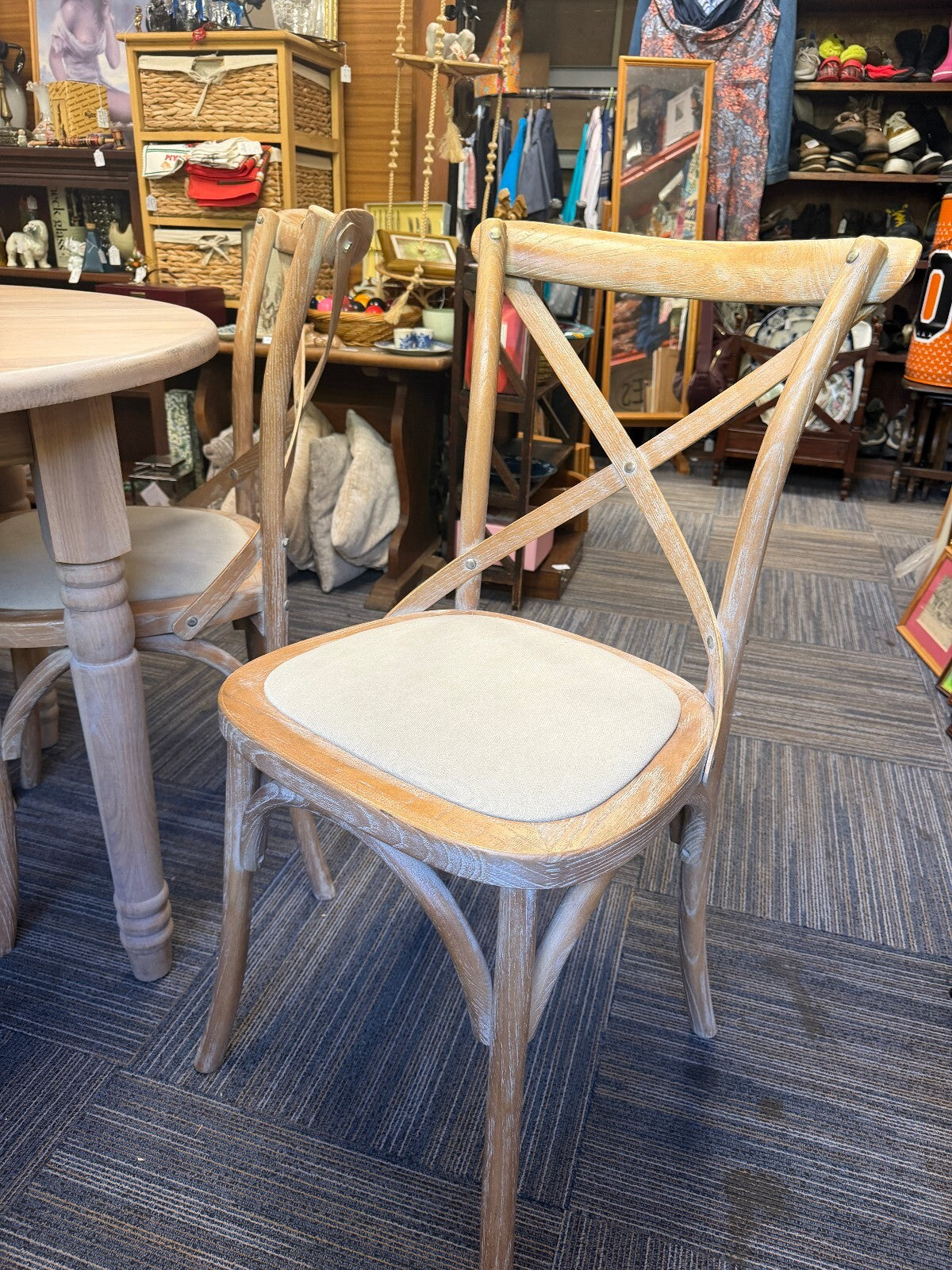 Neptune Sheldrake 4-6 Seater Extendable Oak Dining Table and Four Chairs