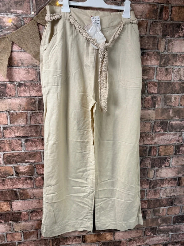 Casual Comfort Beige Trousers - Size 16