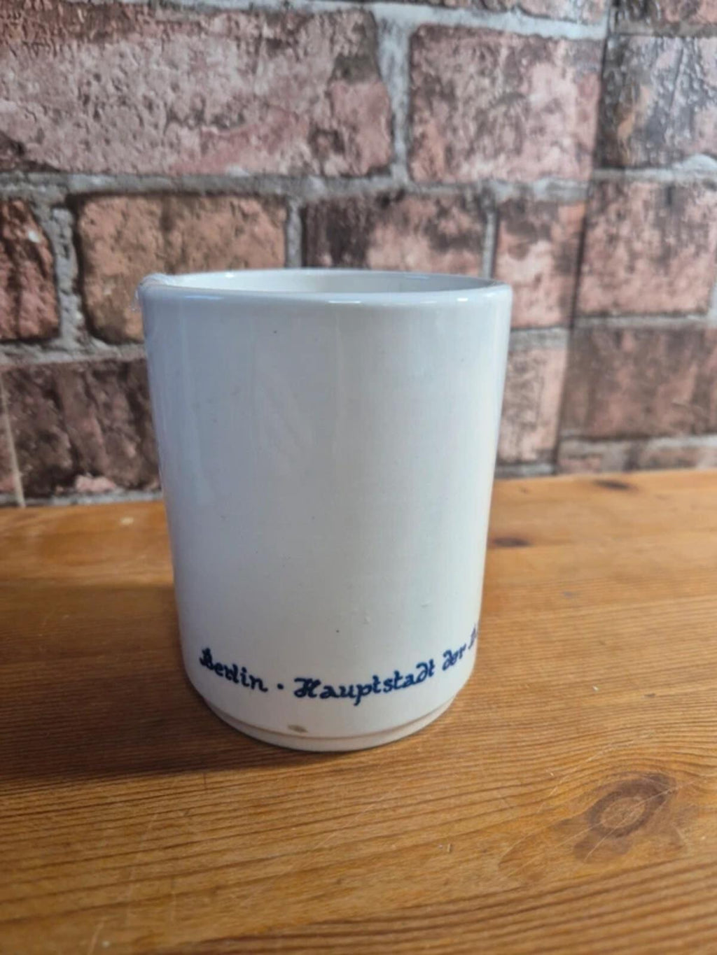 Berlin cream ceramic pot