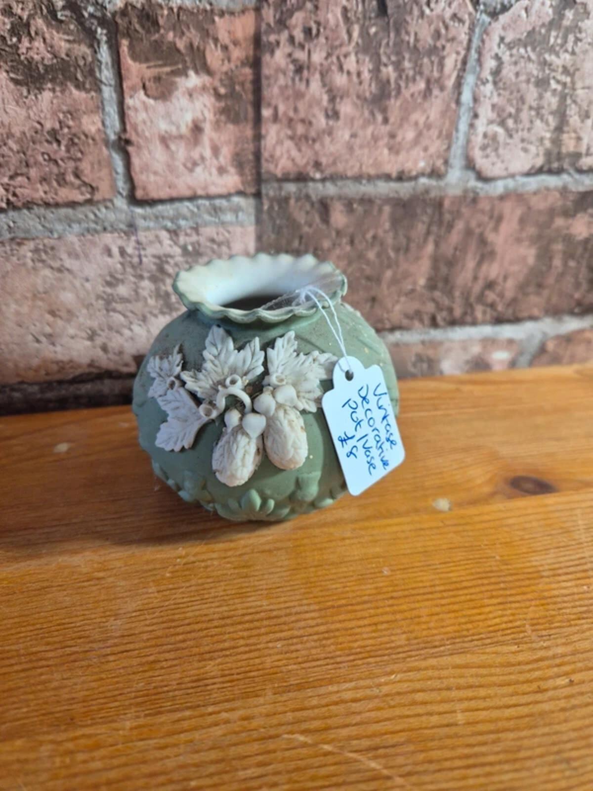 Vintage decorative pot/vase