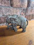 Mum&baby elephant figure