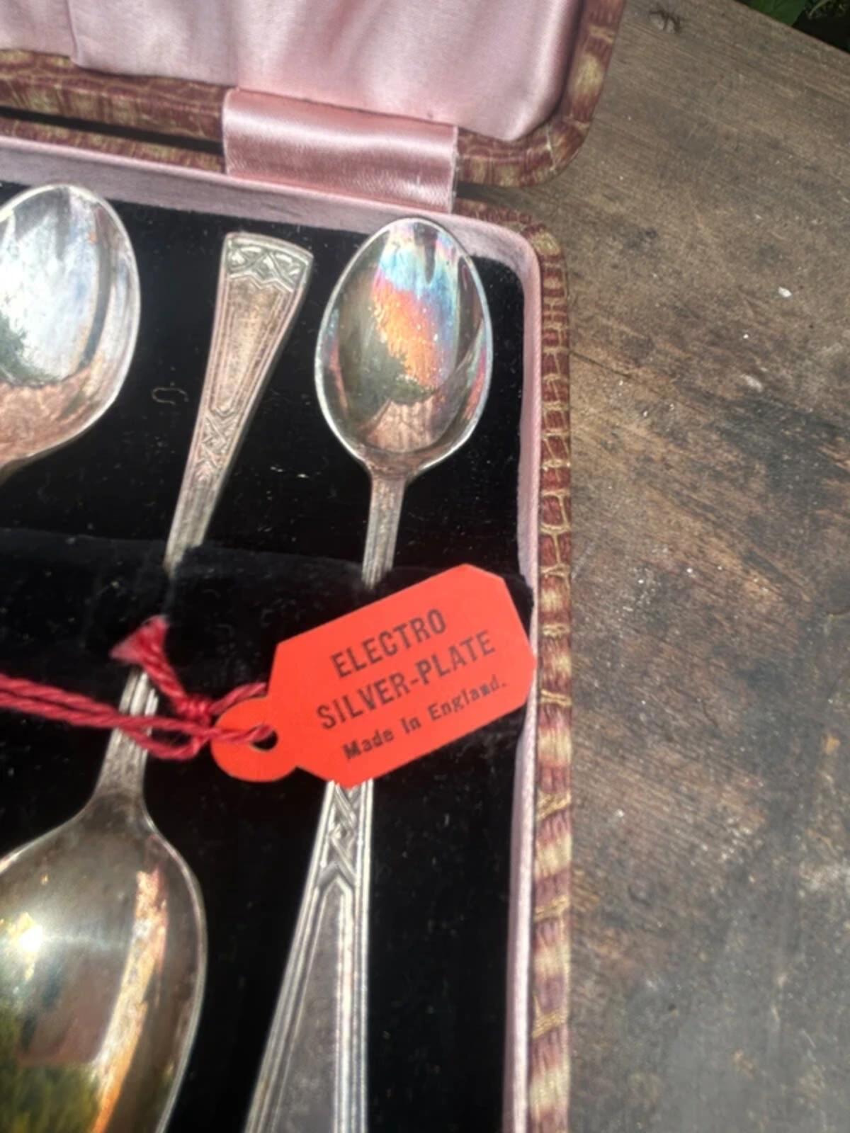Vintage 6 x Teaspoons and Sugar Tongs in Original Box