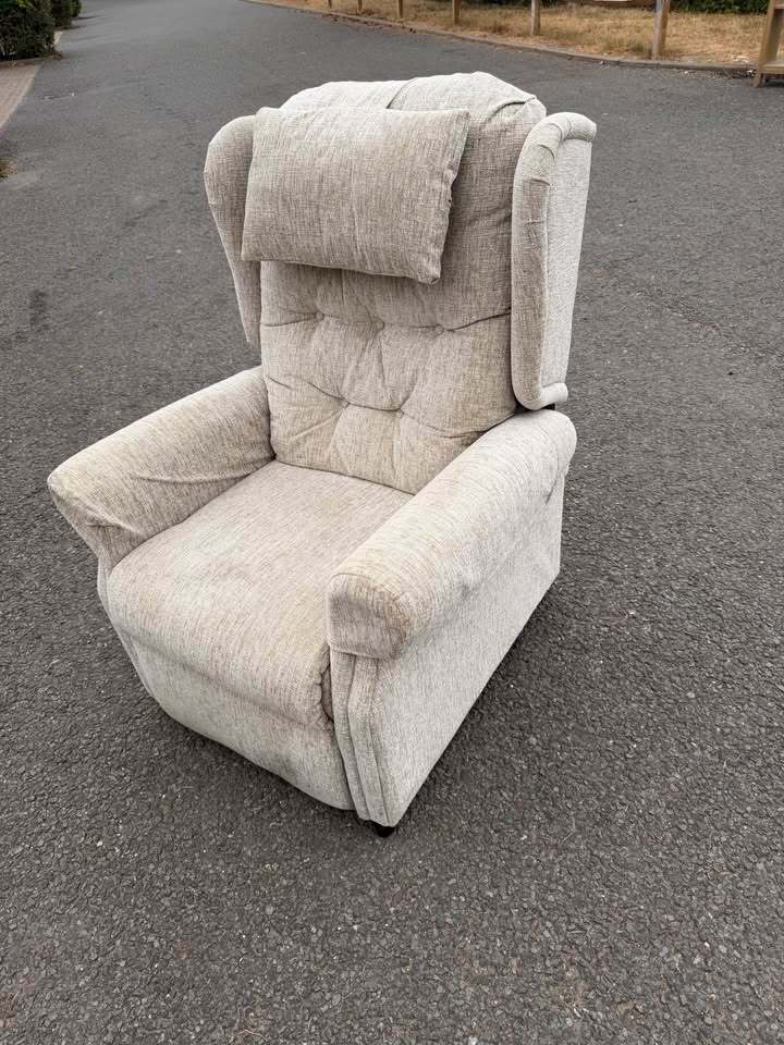 Oatmeal Rise and Recline Armchair