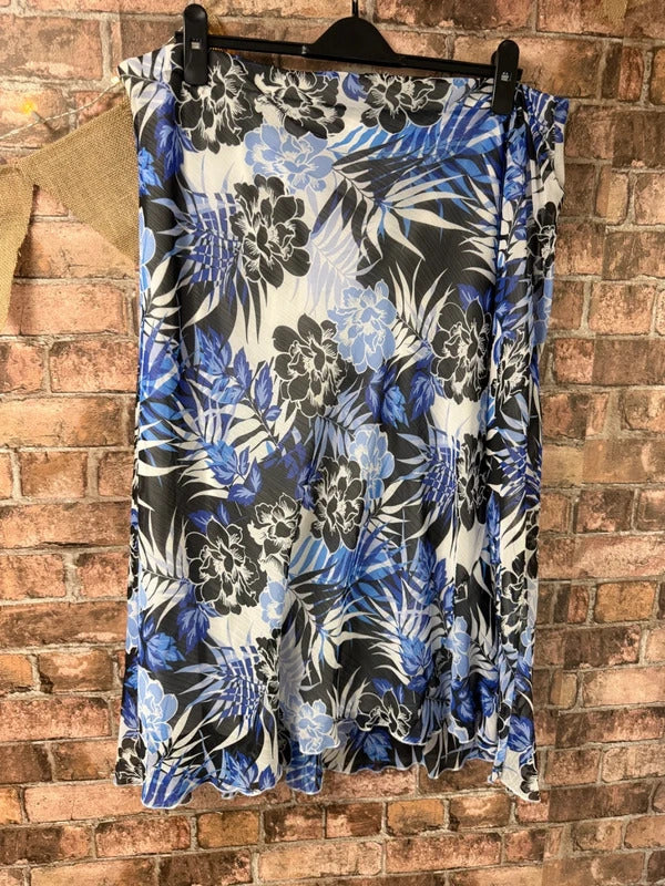 Isle Essentials Blue and Black Floral Midi Skirt - Size 20