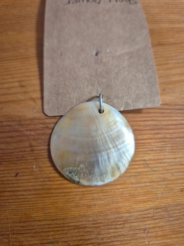 Shell flower pendant